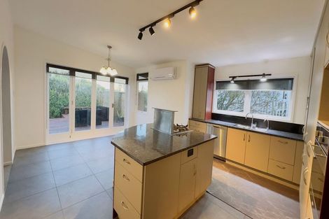 Photo of property in 247 Forrest Hill Road, Forrest Hill, Auckland, 0620