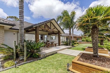 Photo of property in 127 Vaughans Road, Okura, Albany, 0792