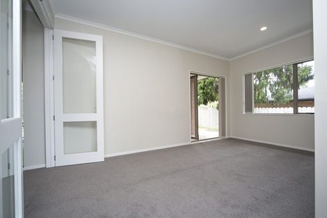 Photo of property in 16d Lincoln Road, Henderson, Auckland, 0610