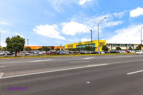 Photo of property in 7/148 Lincoln Road, Henderson, Auckland, 0610