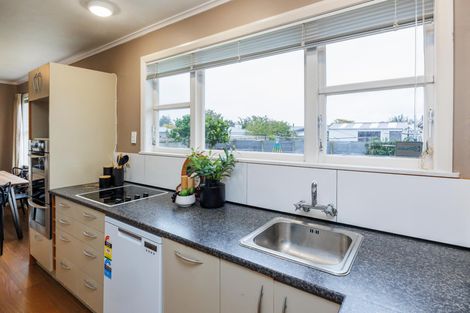 Photo of property in 4 Ellesmere Crescent, Highbury, Palmerston North, 4412