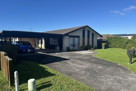 Photo of property in 32 Borrowdace Avenue, Botany Downs, Auckland, 2010