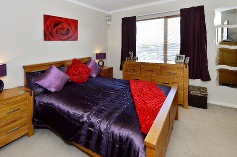 Photo of property in 966a East Coast Road, Northcross, Auckland, 0632