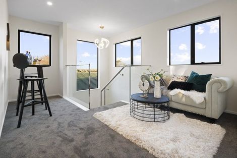 Photo of property in 8b Deuxberry Avenue, Northcote, Auckland, 0627