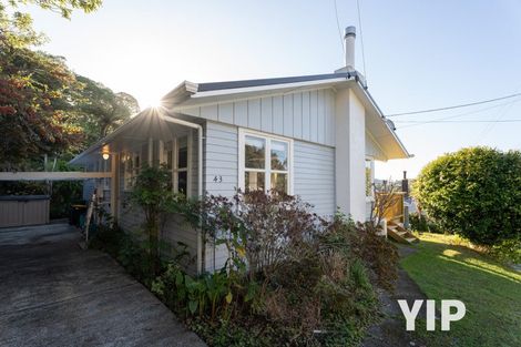 Photo of property in 43 Catherine Crescent, Paparangi, Wellington, 6037