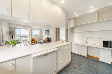 Photo of property in Grosvenor Flats, 19 Cottleville Terrace, Thorndon, Wellington, 6011