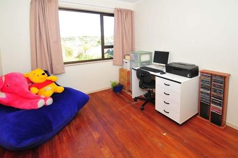 Photo of property in 65 Totaravale Drive, Totara Vale, Auckland, 0629