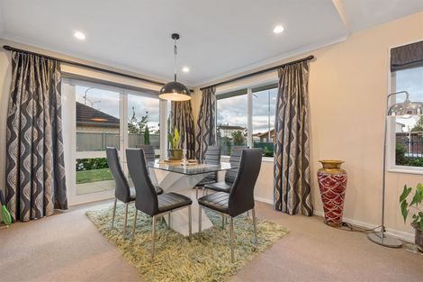 Photo of property in 28 Erceg Way, Rosehill, Papakura, 2113