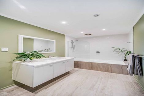 Photo of property in 10 Snowden Place, Opaheke, Papakura, 2113