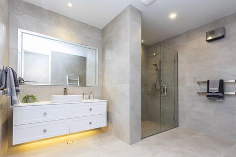 Photo of property in 2 Ayr Street, Riccarton, Christchurch, 8011