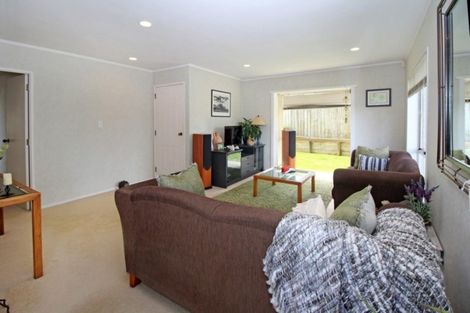 Photo of property in 2/7 Zurich Place, Weymouth, Auckland, 2103
