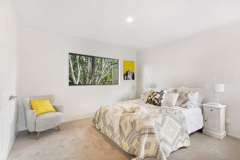 Photo of property in 2/73 Bond Crescent, Forrest Hill, Auckland, 0620