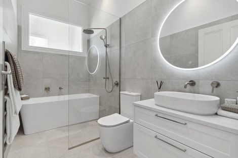 Photo of property in 4 Clarence Road, Northcote Point, Auckland, 0627