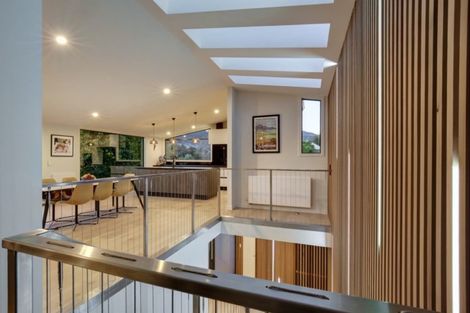 Photo of property in 34 Cedar Drive, Kelvin Heights, Queenstown, 9300