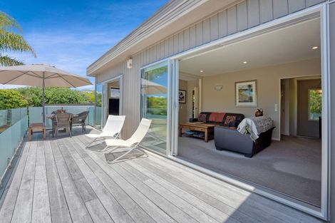 Photo of property in 42a Masterton Road, Rothesay Bay, Auckland, 0630