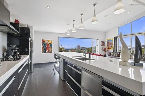 Photo of property in 86 Brougham Street, New Plymouth, 4310