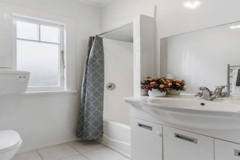 Photo of property in 14 Huapai Street, Onehunga, Auckland, 1061