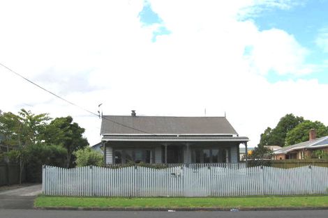 Photo of property in 102 Astley Avenue, New Lynn, Auckland, 0600