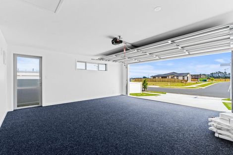 Photo of property in 49 Te Taniwha Road, One Tree Point, 0118