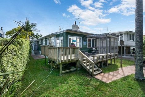 Photo of property in 12 Covil Avenue, Te Atatu South, Auckland, 0610