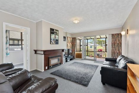 Photo of property in 27 Montgomery Crescent, Bader, Hamilton, 3206