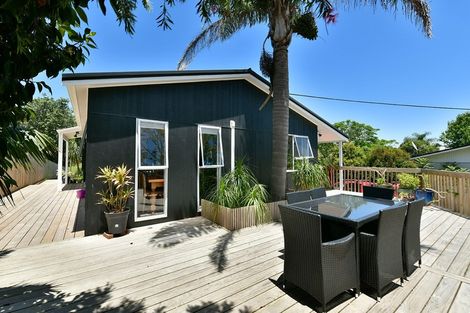 Photo of property in 6 Hand Road, Helensville, 0800