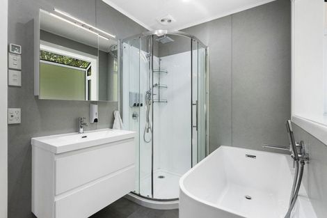 Photo of property in 39 Taylor Terrace, Tawa, Wellington, 5028