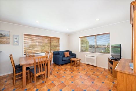 Photo of property in 34 Catalina Crescent, Forrest Hill, Auckland, 0620