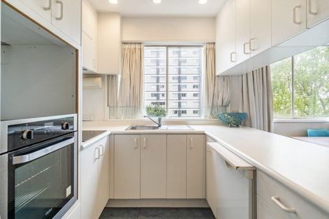 Photo of property in Grosvenor Flats, 19 Cottleville Terrace, Thorndon, Wellington, 6011