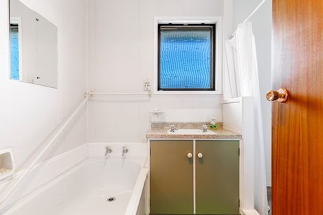 Photo of property in 2/33 Swanson Road, Henderson, Auckland, 0610