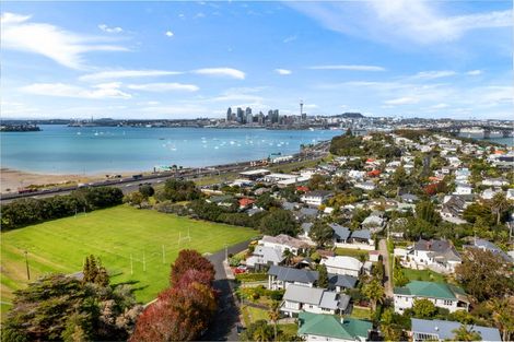 Photo of property in 6 Denby Lane, Northcote Point, Auckland, 0627