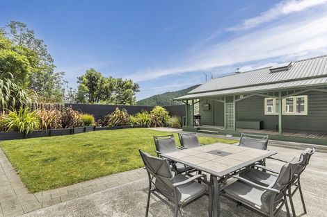 Photo of property in 11 Wilmshurst Place, Tawa, Wellington, 5028