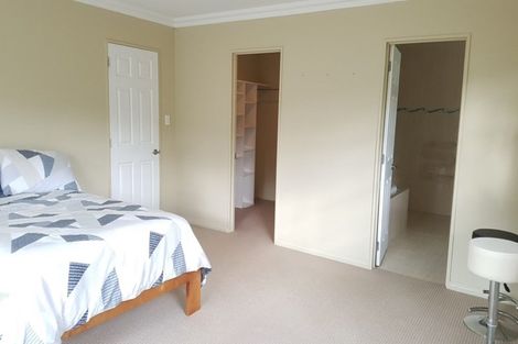 Photo of property in 2/40 Hillcrest Avenue, Hillcrest, Auckland, 0627