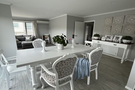 Photo of property in 8 Prestwich Rise, Churton Park, Wellington, 6037