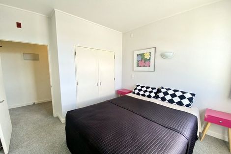 Photo of property in 17 Kent Terrace - Kent Apartments, 5f/16 Kent Terrace, Mount Victoria, Wellington, 6011