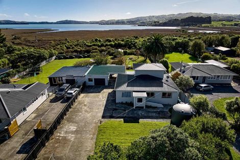 Photo of property in 25 Paekakariki Hill Road, Pauatahanui, Porirua, 5381