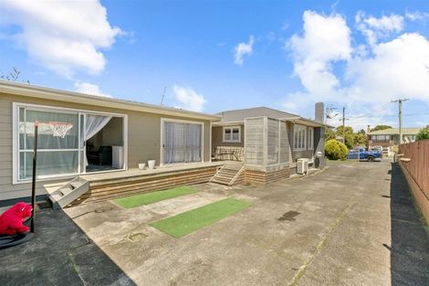 Photo of property in 102 Beaumonts Way, Manurewa, Auckland, 2102