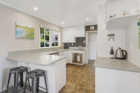 Photo of property in 10 Colonial Grove, Tawa, Wellington, 5028