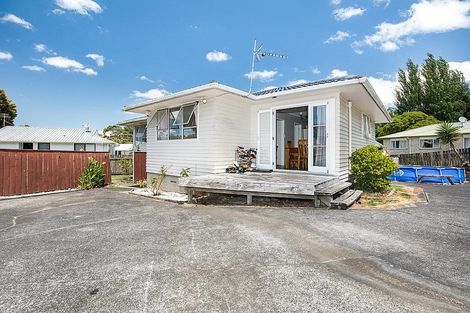 Photo of property in 86 Rosewarne Crescent, Glendene, Auckland, 0602
