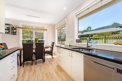 Photo of property in 52 Katherine Mansfield Drive, Whitemans Valley, Upper Hutt, 5371