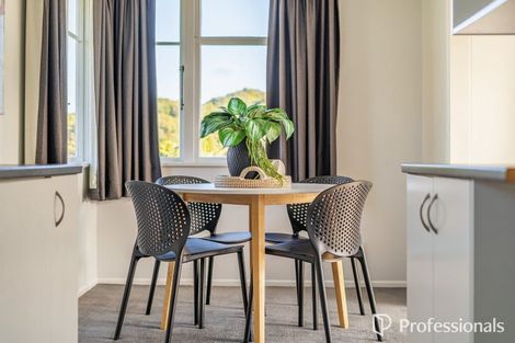Photo of property in 5 Holly Grove, Maungaraki, Lower Hutt, 5010