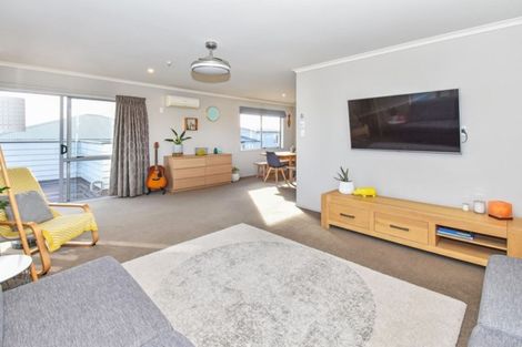 Photo of property in 9a Crispe Road, Clarks Beach, 2122