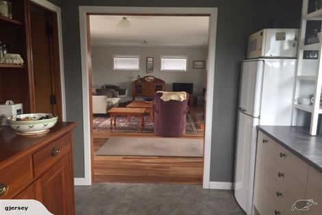 Photo of property in 10 Helga Crescent, Te Atatu Peninsula, Auckland, 0610