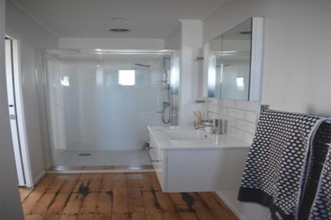 Photo of property in 1/19 Alma Street, Te Atatu South, Auckland, 0610