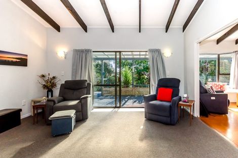 Photo of property in 27 Eruini Street, Waikanae Beach, Waikanae, 5036