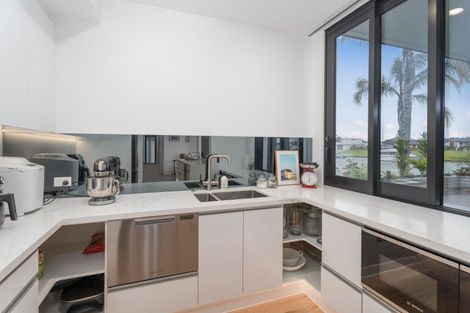 Photo of property in 33 Awatea Drive, Whitianga, 3510