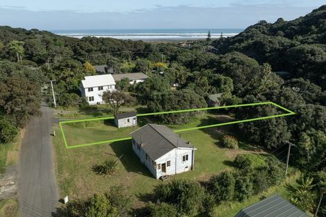 Photo of property in 116 Garden Road, Piha, 0772