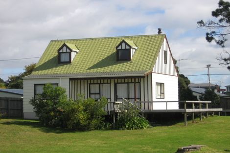 Photo of property in 21 Dey Street, Mangawhai Heads, Mangawhai, 0505