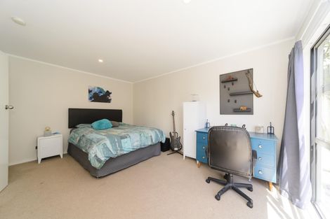 Photo of property in 7 Hillgrove Place, Fitzherbert, Palmerston North, 4410