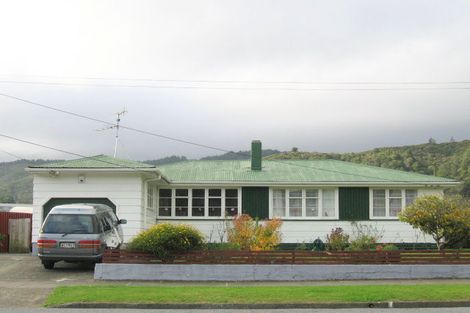 Photo of property in 323 George Street, Stokes Valley, Lower Hutt, 5019